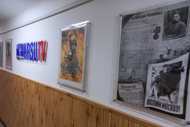 В телевизионном центре КРСУ открылась выставка плакатов «Победа. Курская битва. 1943»