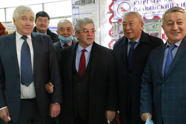 С Днем науки!