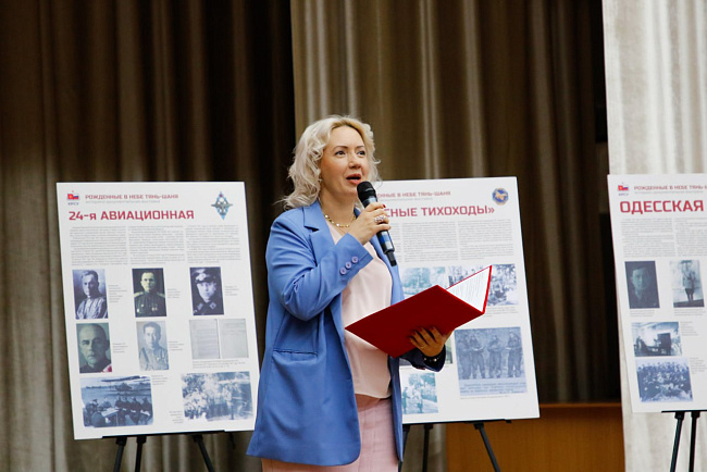 Память о героях небес: В КРСУ открылась выставка, посвящённая подвигу кыргызстанских лётчиков Великой Отечественной войны