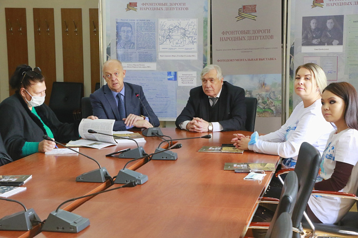 Восстанавливая судьбы героев