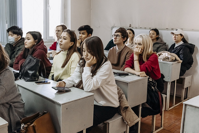 Студентам КРСУ рассказали о донорстве крови и ее компонентов