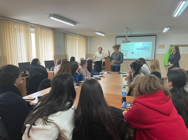 Филологдор үчүн мүмкүнчүлүктөр: РУДН университетинин делегациясы КРСУнун студенттери менен жолугушту