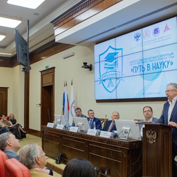 СФУ жана КРСУнун студенттери (Бишкек) Эл аралык коопсуздук боюнча докладдарды жасашты