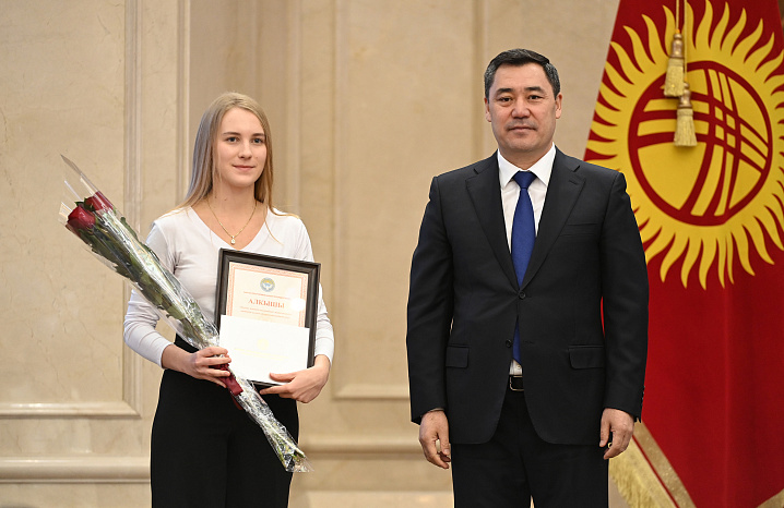 Вручения президентских стипендий лучшим студентам ВУЗов Кыргызстана