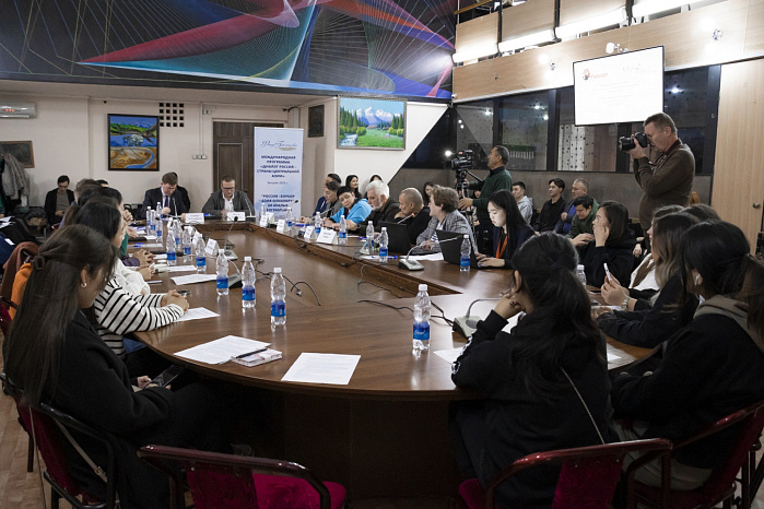 В КРСУ открылась Бишкекская международная медиашкола