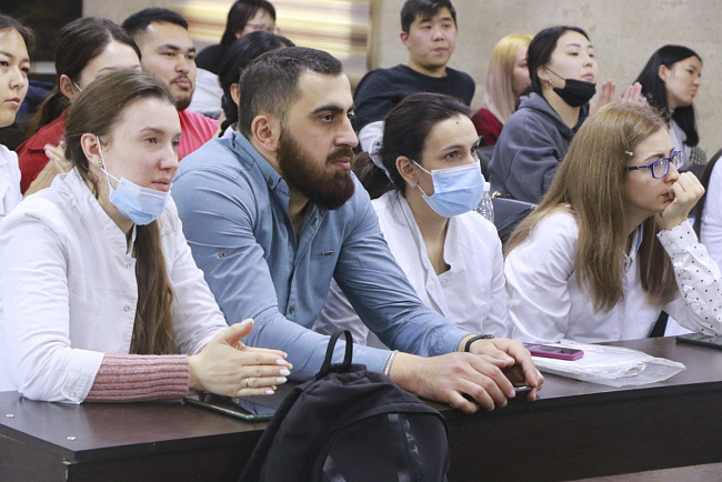 Студенты КРСУ блеснули знаниями на олимпиаде по педиатрии