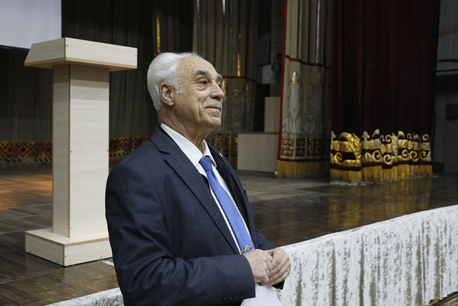 Преподаватели и студенты вузов КР обсудили современные психологические проблемы