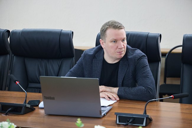 КРСУда Билим берүү иштери жана жаштар саясаты боюнча кеңештин жыйыны өттү