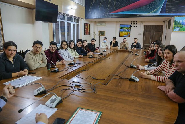 The winners of the international Olympiad met with the acting rector of KRSU Sergei Volkov