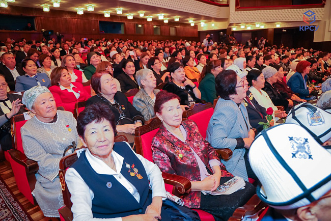 КРСУ принял участие в торжественном мероприятии, посвященном 100-летию основания кыргызской системы образования и Всемирному дню учителя