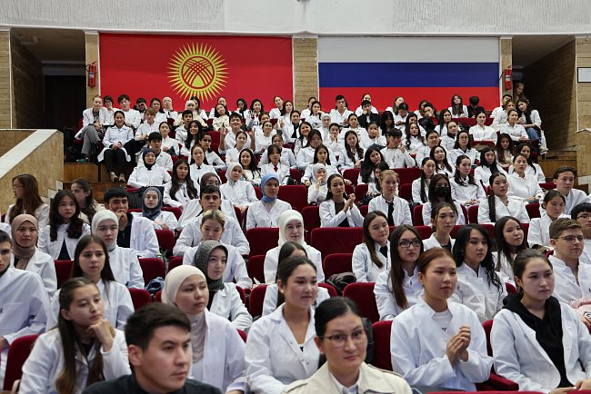 KRSU hosts a meeting between freshmen and the director of the Institute of Clinical Medicine and Biomedical Technologies