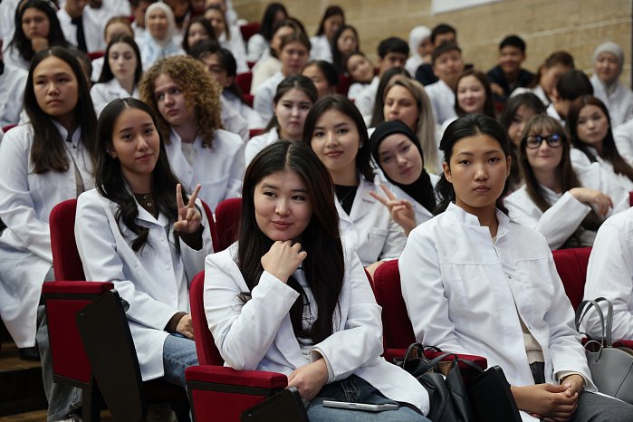 KRSU hosts a meeting between freshmen and the director of the Institute of Clinical Medicine and Biomedical Technologies
