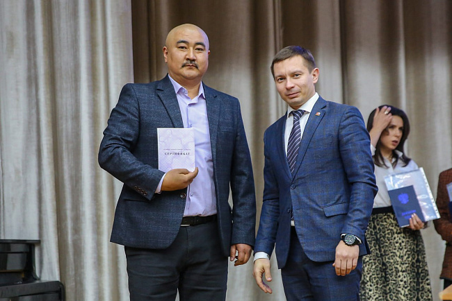 На ученом совете КРСУ наградили лучших студентов и преподавателей за достижения в учебной и научной деятельности