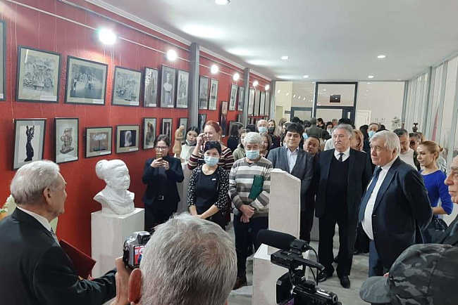 Скульптор Виктор Шестопал стал Почетным профессором КРСУ