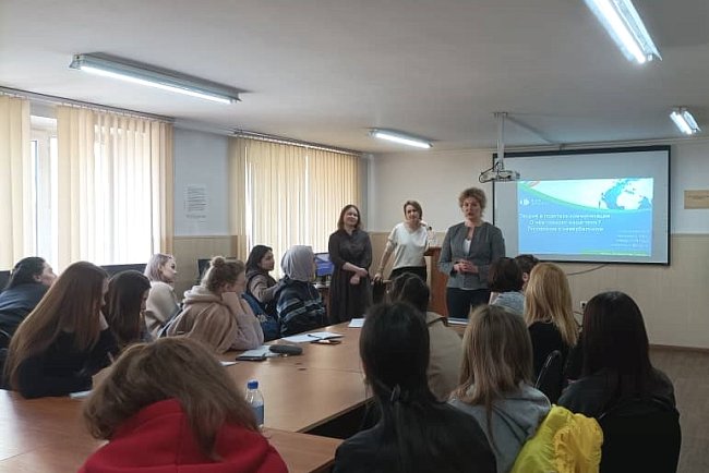 Филологдор үчүн мүмкүнчүлүктөр: РУДН университетинин делегациясы КРСУнун студенттери менен жолугушту