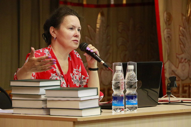 Профессор Марина Пименова прочла курс для преподавателей-лингвистов КРСУ