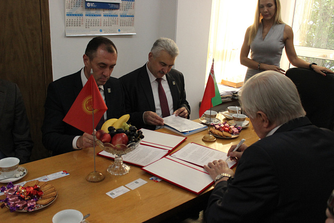 КРСУ и БРУ подписали договор о сотрудничестве