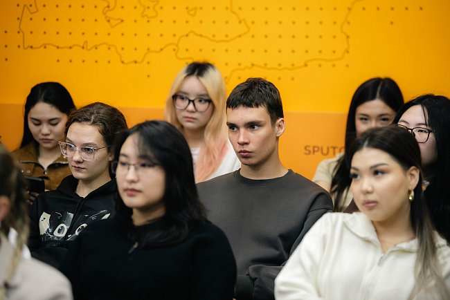 КРСУнун студенттери SputnikPro компаниясынын социалдык тармактарда иштөө боюнча мастер-классына катышты