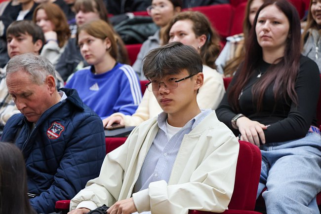 КРСУда ФАДИС жана ЭТФ студенттеринин Ички иштер министрлигинин өкүлдөрү менен жолугушуусу болуп өттү
