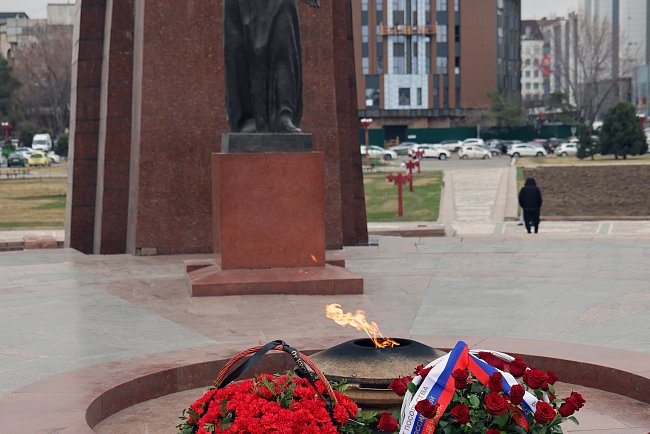 A flower-laying ceremony was held in Bishkek for Defender of the Fatherland Day