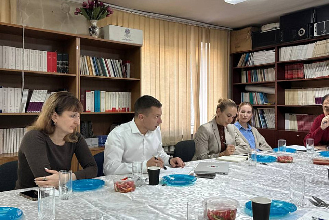 От идей к действиям: ректор КРСУ обсудил с преподавателями пути развития факультетов