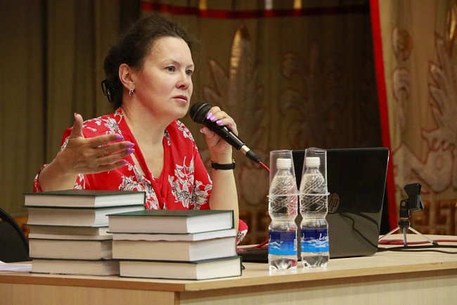 Professor Marina Pimenova gave a course for linguist teachers KRSU