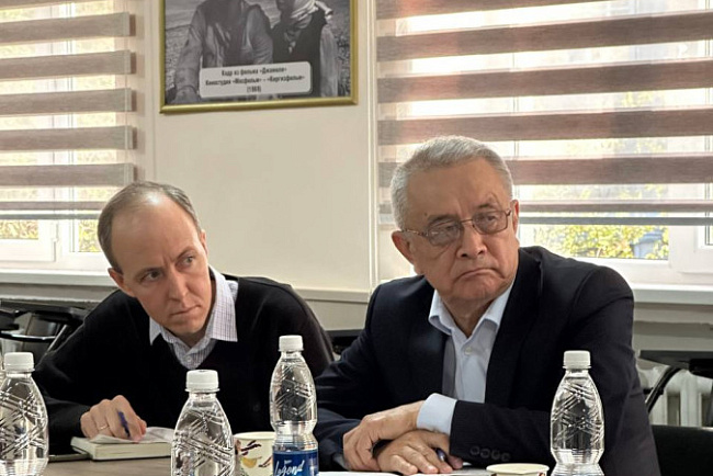 От идей к действиям: ректор КРСУ обсудил с преподавателями пути развития факультетов