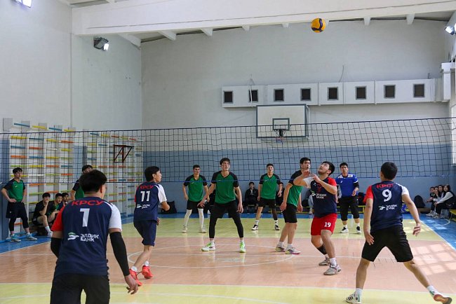 The KRSU men's volleyball team reached the semi-finals of the Universiade!