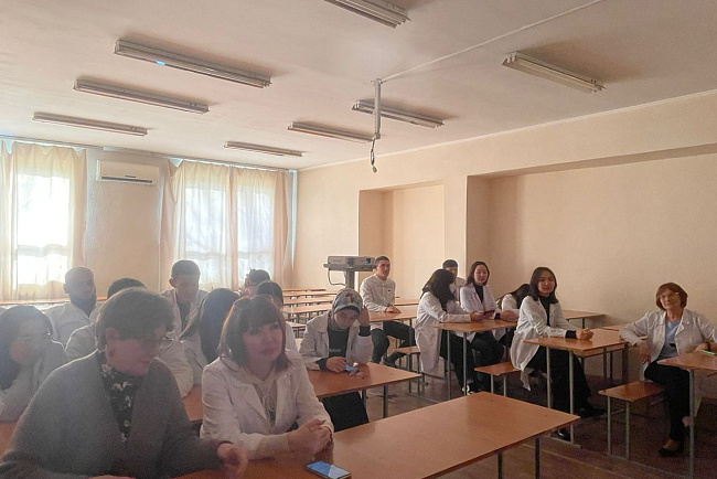 Круглый стол : "Исторния становления Кыргызско Российского Славянского Университета" посвященного 30-летию образования. 