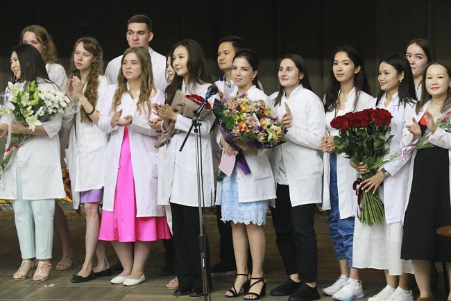 Vivat, doctors!