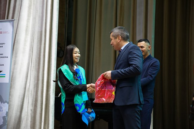 KRSU hosted an event as part of the youth forum of the Ministry of Internal Affairs «Zhany muun — Zharkyn kelechek. Taza muun — Koopsuz kelechek»