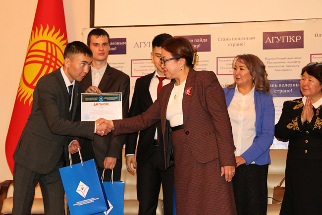 Команда КРСУ победила в дебатах, посвященных 30-летию принятия Конституции КР