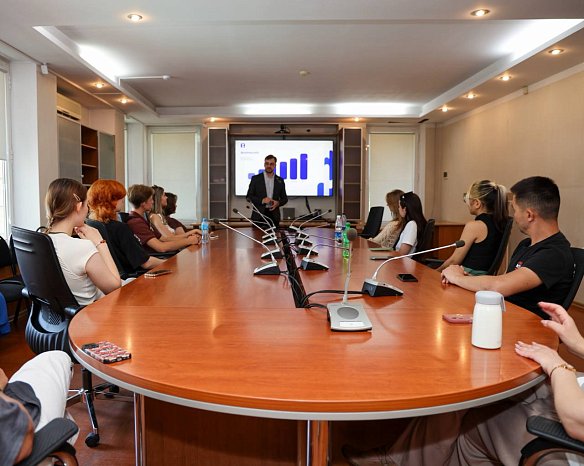 In continuation of the joint educational program with the Russian Society «Knowledge» and the summer social and humanitarian school, a lecture on oratory skills was held for participants in the creative studios KRSU
