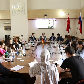 Experts and students discussed Omar Khayyam's contribution to world culture