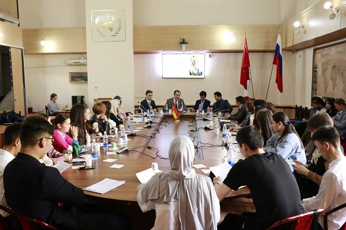 Experts and students discussed Omar Khayyam's contribution to world culture