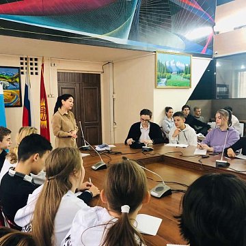 Doctor of Philology Elmira Afanasyeva conducted classes with schoolchildren KRSU