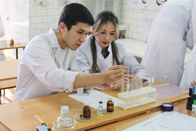 С Днем химика!