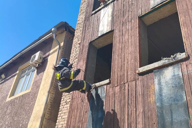 Dual training model: how technospheric safety specialists are trained