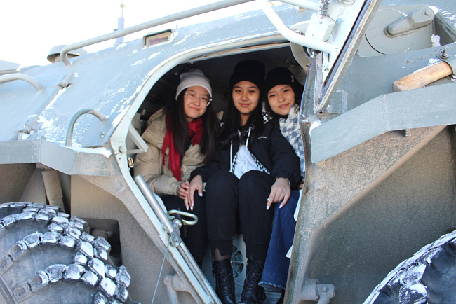 Студенты КРСУ посетили российскую авиабазу в Канте