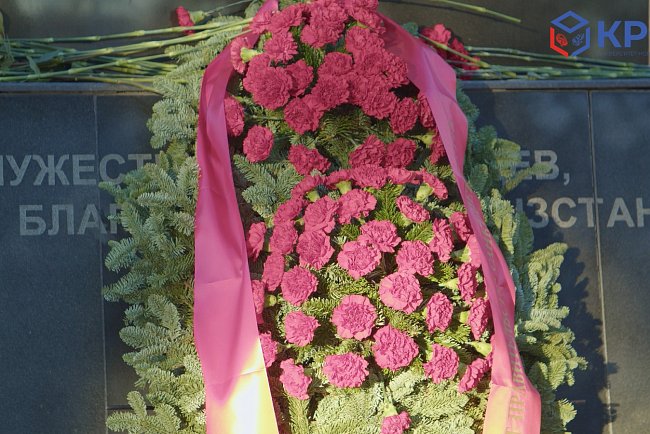 As part of the visit of the delegation of the government of St. Petersburg to Kyrgyzstan, flowers were laid at the monument to the siege survivors of Leningrad