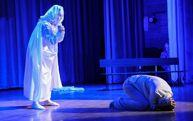 The premiere of the performance of the Youth Slavic Theater based on the work of M.A. took place at KRSU. Bulgakov «Notes from a doctor»