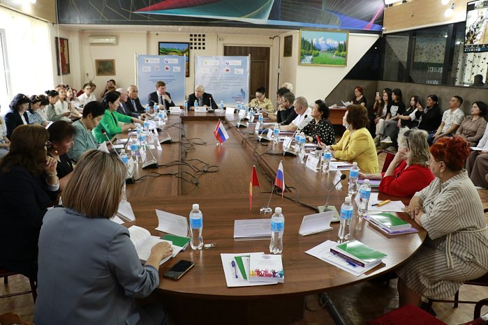 KRSU discussed the functioning of the Russian language in the bilingual space of Kyrgyzstan and Central Asia