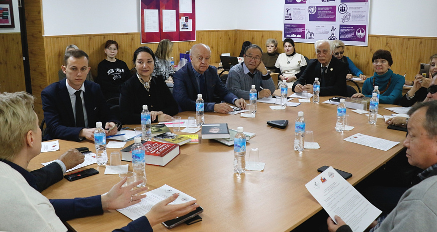 Библиотека ИРЯ КРСУ пополнилась более чем 300 книгами