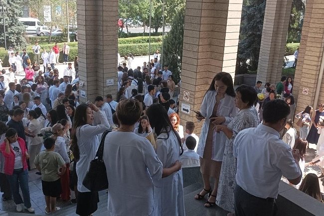 Graduates of the Faculty of Medicine took the oath of a doctor of the Russian Federation and the Kyrgyz Republic