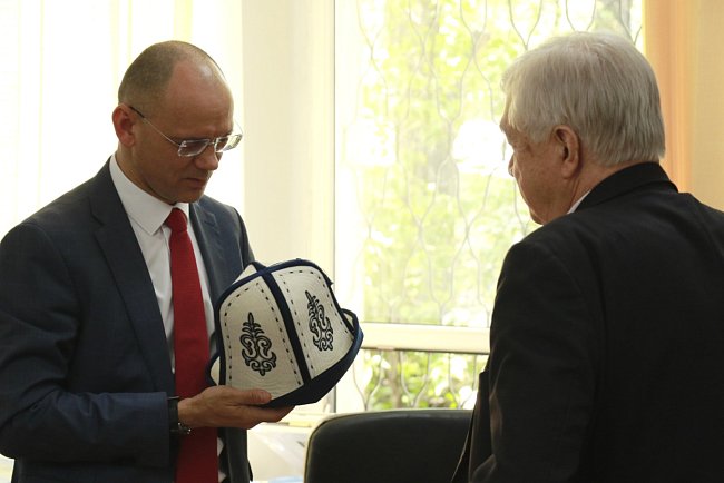 KRSU was visited by the rector of Mordovian State University Dmitry Glushko