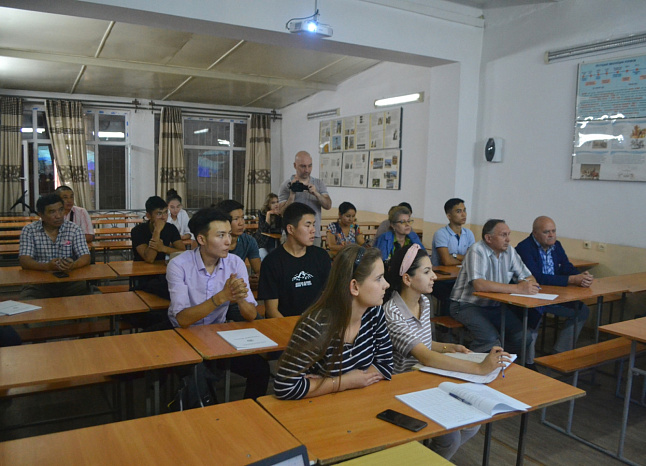 Студентам ЕТФ рассказали о медиаактивности КРСУ