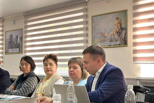 От идей к действиям: ректор КРСУ обсудил с преподавателями пути развития факультетов
