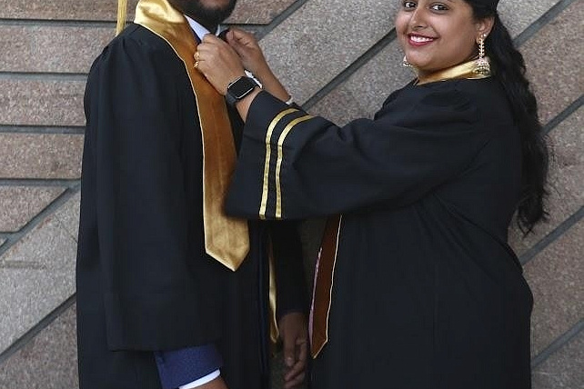 Выпускники медицинского факультета дали клятву врача РФ и КР