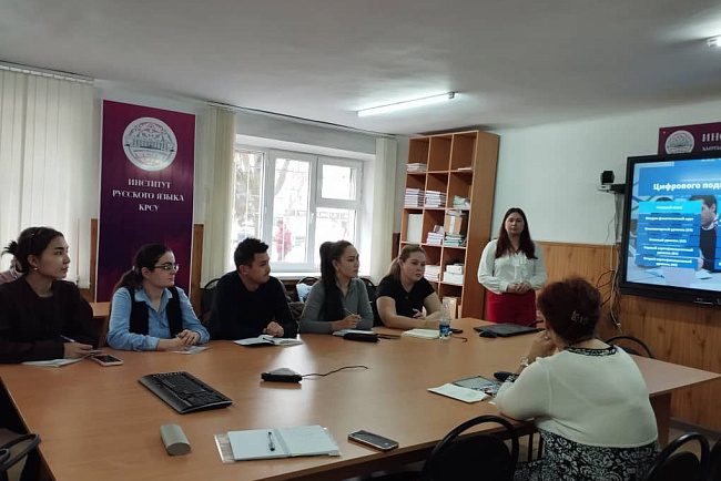 Беседа магистрантов-филологов с преподавателем РУДН о цифровом обучении