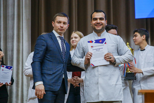 На ученом совете КРСУ наградили лучших студентов и преподавателей за достижения в учебной и научной деятельности